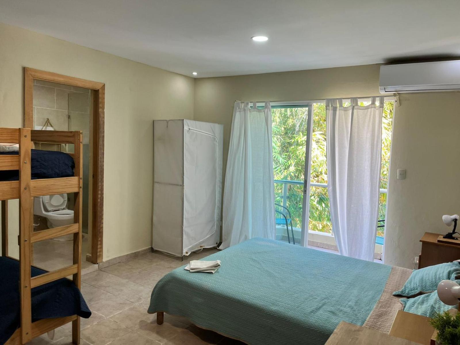 Habitación Familiar con baño privado